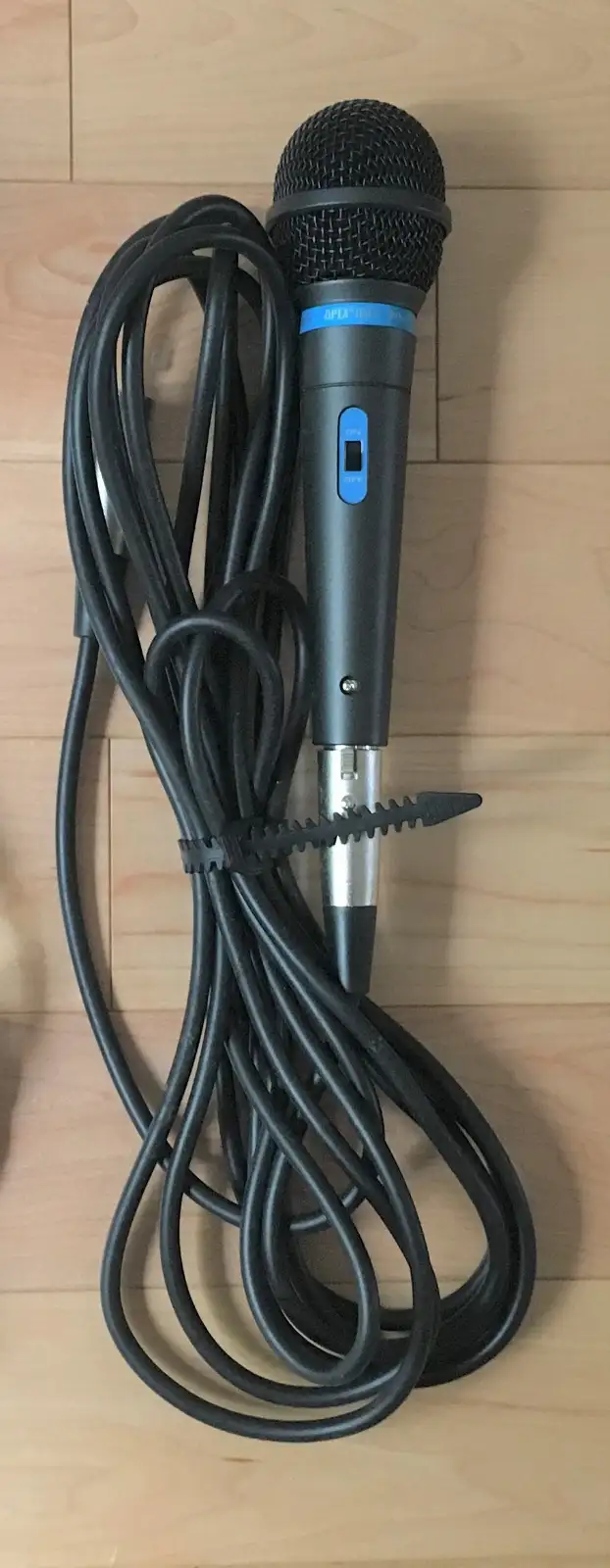 Audio music equipment: mic's, headphones, mix, cables in Pro Audio & Recording Equipment in Oakville / Halton Region - Image 9