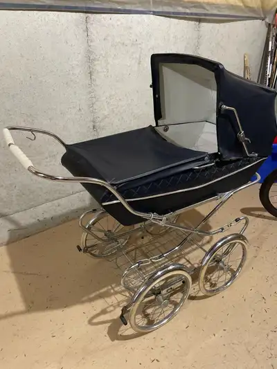 Vintage royal blue Pram Make an offer