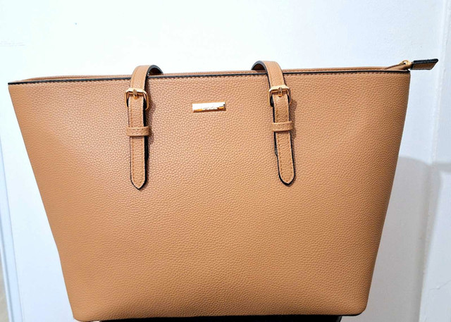 Women's Handbag in Women's - Bags & Wallets in City of Halifax