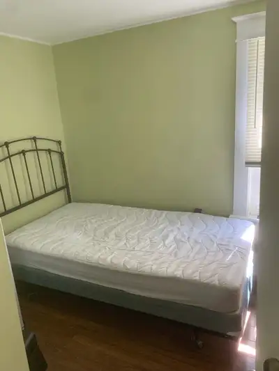 For single person only. The home is located in a nice quiet neighbourhood (Elm Street and Adelaide S...