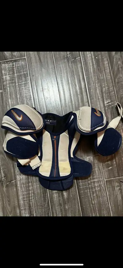 Junior Nike Shoulder Pads Size Medium, View more