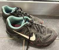 Nike Running Shoes (Size 10)