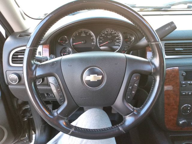 2008 Chev 2500HD Silverado LTZ Crew Cab 4 Wheel Drive in Cars & Trucks in Edmonton - Image 4