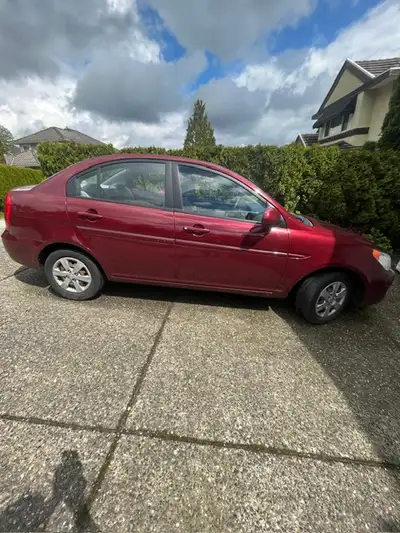 2010 Hyundai Accent GL Sedan1.6L I4FWD , 4- automatic transmission. Very clean, low on gas, KM 15477...