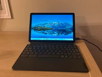 Lenovo 2-in-1 Chromebook Comes with detachable keyboard MediaTek MT8183 CPU 4 GB RAM 64 GB eMMC stor...
