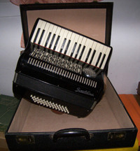 Accordion 48 Bass Frontalini With Hard Case