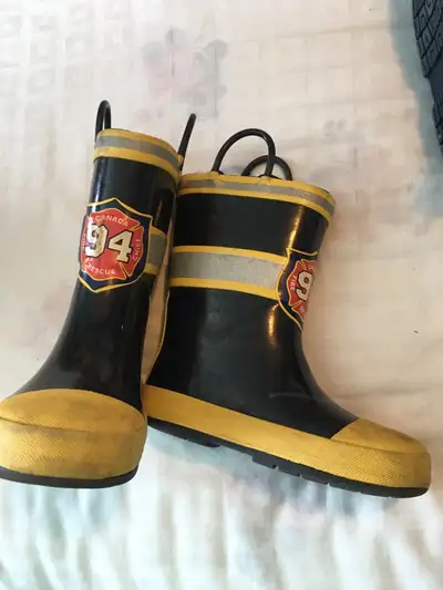 Rainboots fireperson, 11T , fireman/woman Hallowe’en costume boo, View more