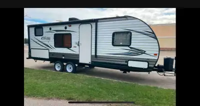 2016 Forest River Salem Cruise Lite Travel Trailer for sale, kids are growing up, need to downsize!...