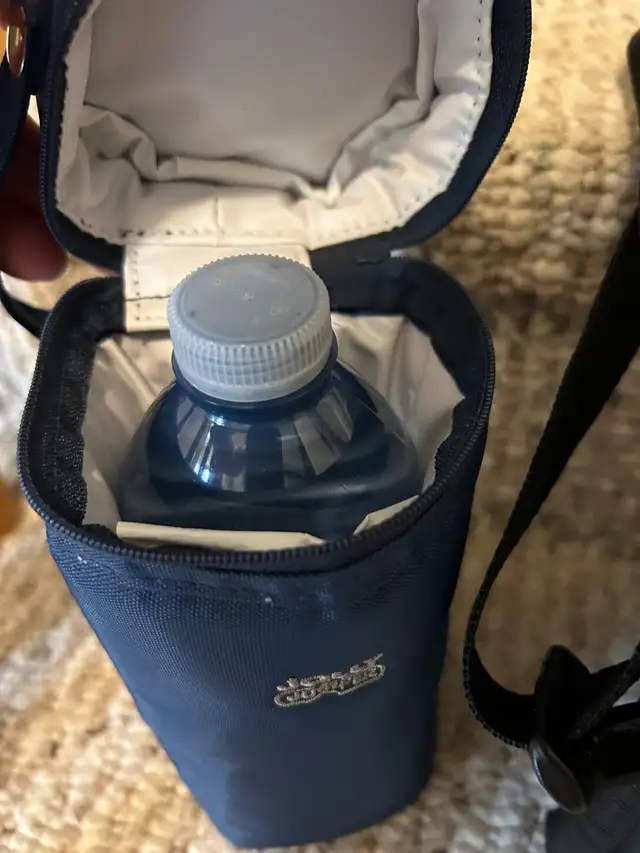 Jolly Jumper Baby bottle holder $5, insulated in Feeding & High Chairs in Oakville / Halton Region - Image 2