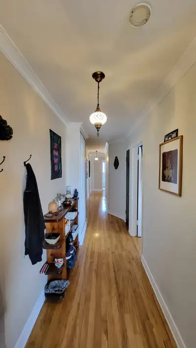 Charmant Condo à rue villeray. un condo de 2 chambres et 1 salle de bain, situé au deuxième étage ....