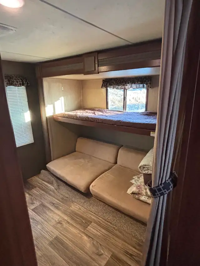 2017 passport 3320bh grand touring camper in Travel Trailers & Campers in Regina - Image 8
