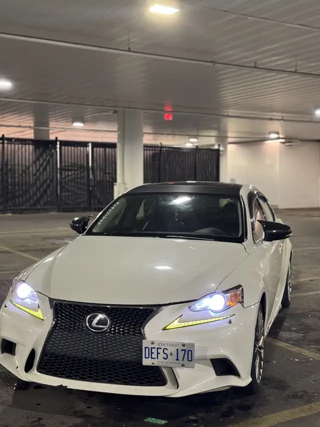 2014 Lexus IS in Cars & Trucks in City of Toronto - Image 3