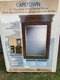 Miroir biseauté neuf, encadrement bois. 34x 24 pouces.