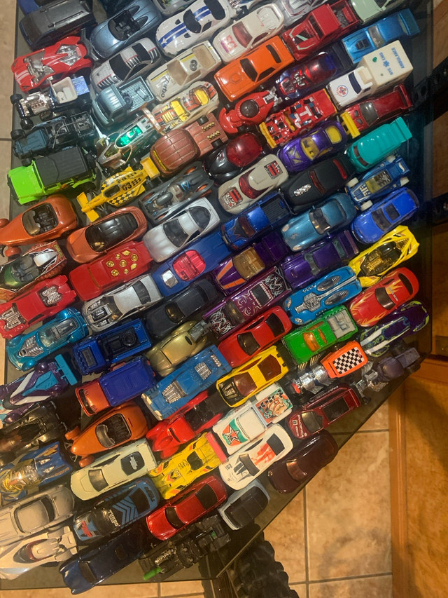 Hot Wheels  130 car lot in Toys & Games in North Bay - Image 3