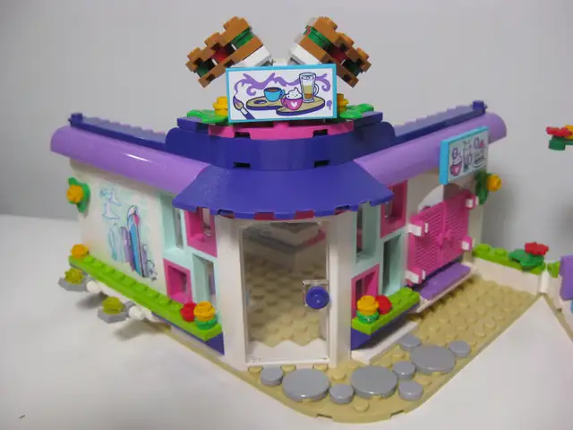 Lego Friends Emma's Art Cafe (complete with manual) in Toys & Games in Ottawa - Image 5