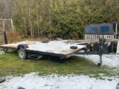 Ancienne tente roulotte 2011 palomino avec papier 15x7 il a un jack électrique et frein électrique 1...