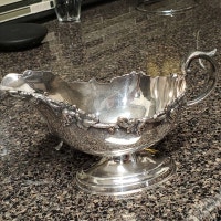 SILVER PLATE GRAPES VINTAGE GRAVY SAUCE BOAT HANDLED FOOTED