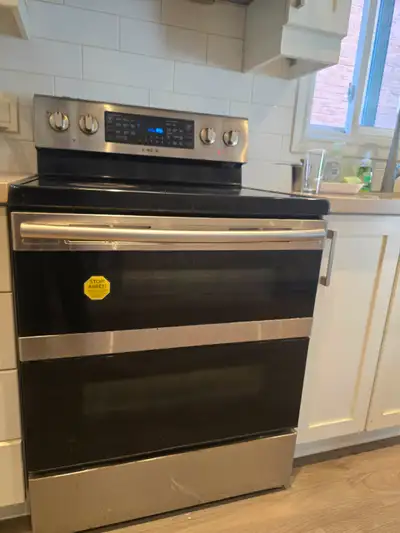 Used but in great condition Samsung Electric Range, View more