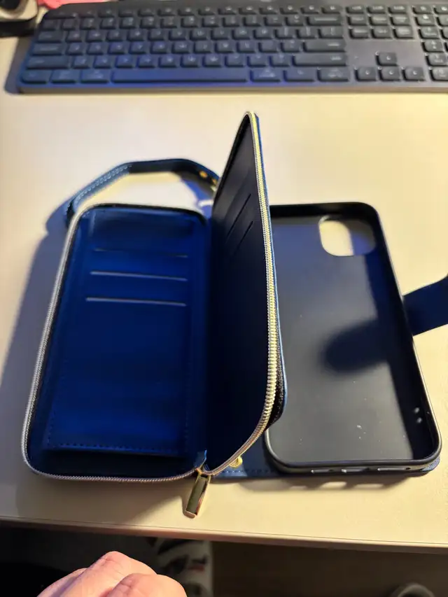 iPhone 15 plus phone case wallet in Cell Phone Accessories in Kitchener / Waterloo - Image 3