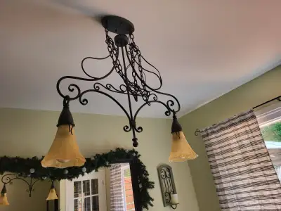 Two-light linear pendant light / Pendentif à deux lumières, View more