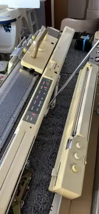 Machine à tricoter Singer 580 côteleur SRP 60N complète