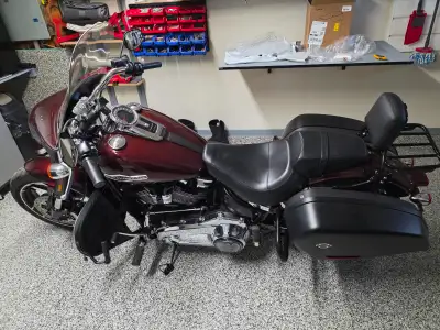 2018 FLSB SPORT GLIDE, 107ci, 13,347 km. ($19,632.90) **ADD ON’S **Luggage rack ($294) **Sissy bar (...