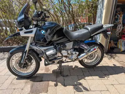 1998 BMW R1100 GS 83k km ABS Includes original exhaust, manuals, and repair guide.