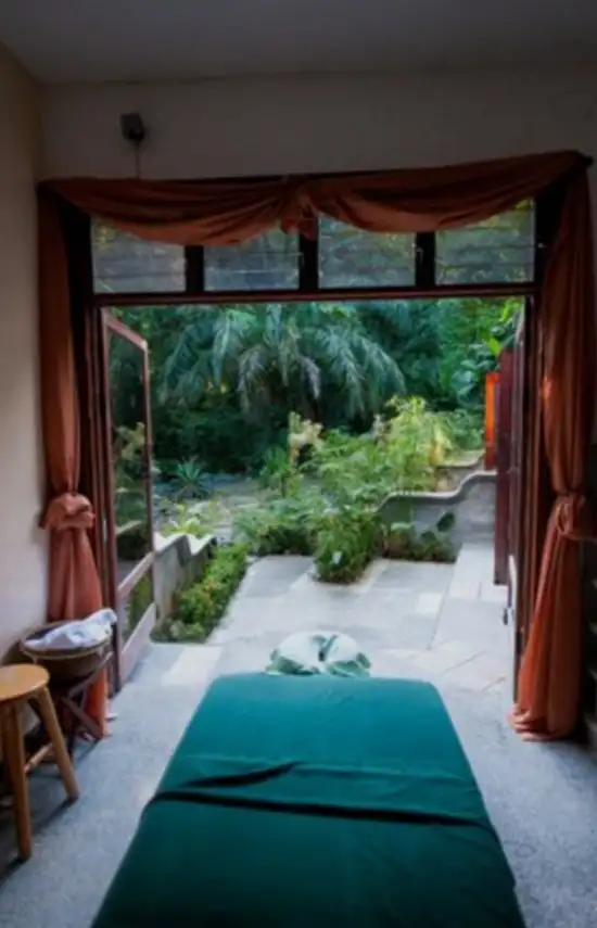 Male therapist offering  promo prices