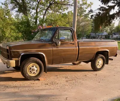 1979 GMC 2500 4x4 4 Speed Standard Major Money Spent Restoring This truck - Recently Rebuilt 350 mot...