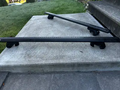 Barres de toit aero avec ancrages Thule pour jeep cherokee ( verrouillable ) Très bonne condition De...