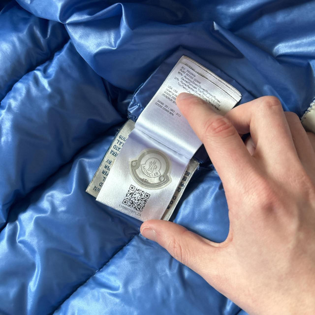 moncler down filled puffer jacket in Other in Calgary - Image 4