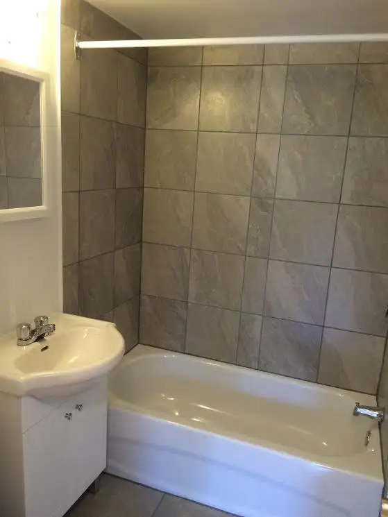 2 Apts 4 ½ à Rosemont, Rénové, libre juillet