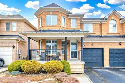 Semi-Detached House for Rent in Maple Ontario