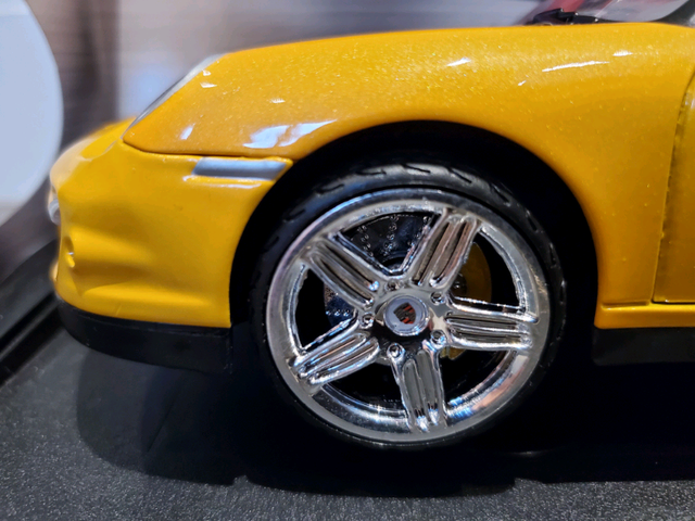 1:18 Diecast Motor Max Porsche 911 997 Turbo Cabriolet Yellow in Arts & Collectibles in Kawartha Lakes - Image 7