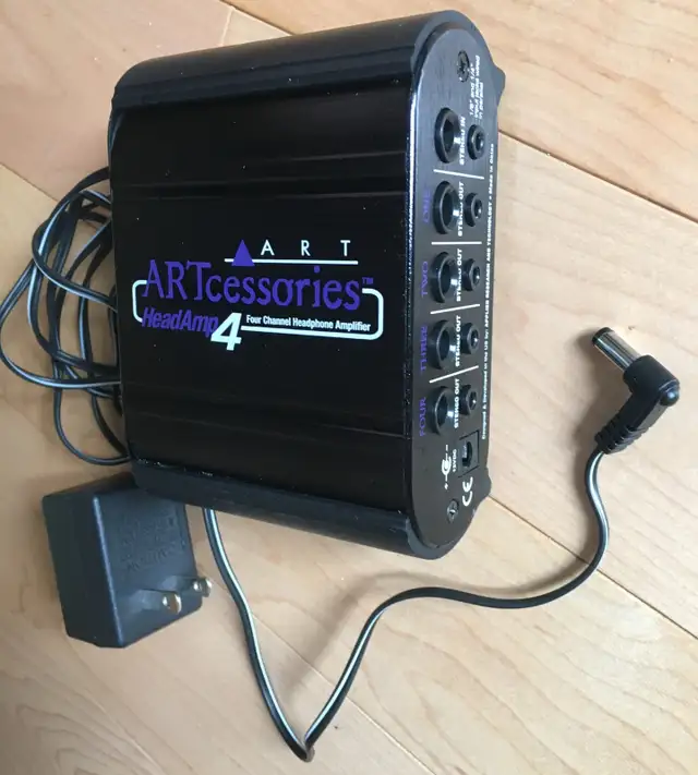 Audio music equipment: mic's, headphones, mix, cables in Pro Audio & Recording Equipment in Oakville / Halton Region - Image 5