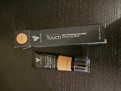 New Younique mineral touch  skin perfecting concealer