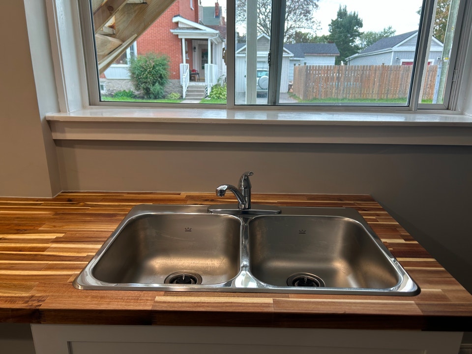 Newly Renovated, 1 Bedroom, Available Now 5