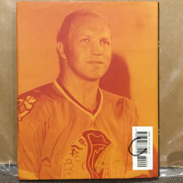 Bobby Hull 1970 Magazine, Golden Jet Book, BeeHive Card 1964-67, in Arts & Collectibles in Oshawa / Durham Region - Image 6