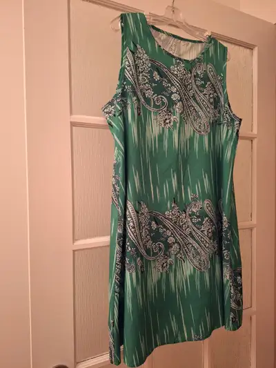TRÈS JOLIE ROBE LARGE/VERY PRETTY WIDE DRESS, View more