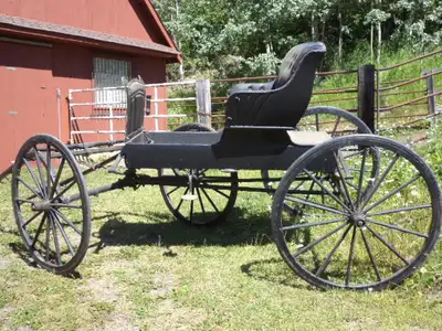 Well maintained doctor’s buggy, wheels in good shape, ready to hook up and use. Always stored inside...