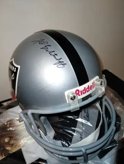 Rare-Fred Bilitnikoff signed Oakland Raiders Riddell NFL Helmet Fred Bilitnikoff was voted MVP of th...