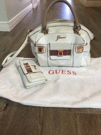 Women’s Guess Handbag set 