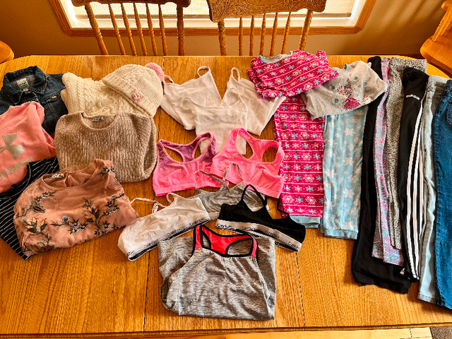 Girls Size 10-12 Clothing Lot dans Enfants et jeunesse  à Medicine Hat