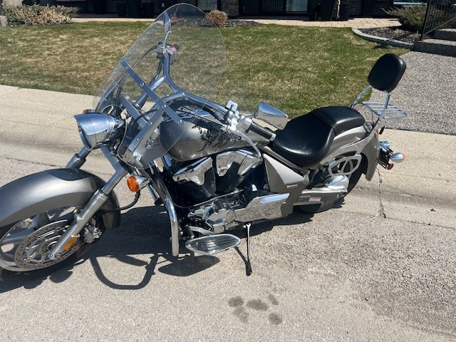 2012 Honda Stateline 1300 CC Motorcycle for sale! in Street, Cruisers & Choppers in Calgary - Image 4