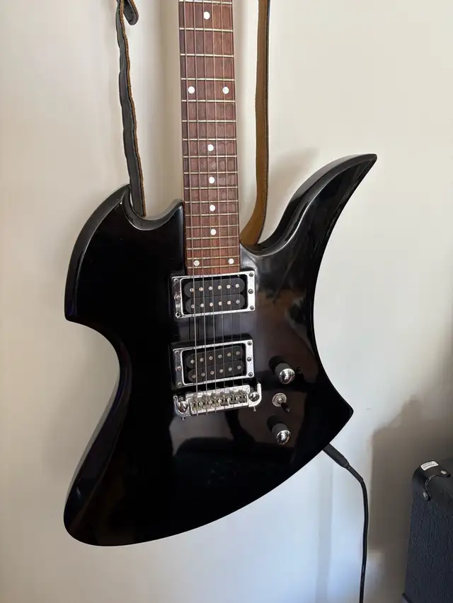 Bc Rich Mockingbird Bronze series Black in Guitars in Sherbrooke - Image 3