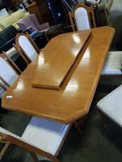 DOUBLE PEDESTLE DINING TABLE w/Leaf + 6 CHAIRS This is a beautiful table and chairs very classy with...