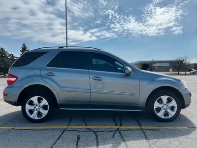 Well maintained 2010 ML350 in great shape. Vehicle runs and drives great with no warning lights. All...
