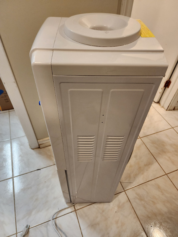 Water cooler in Refrigerators in Mississauga / Peel Region - Image 4