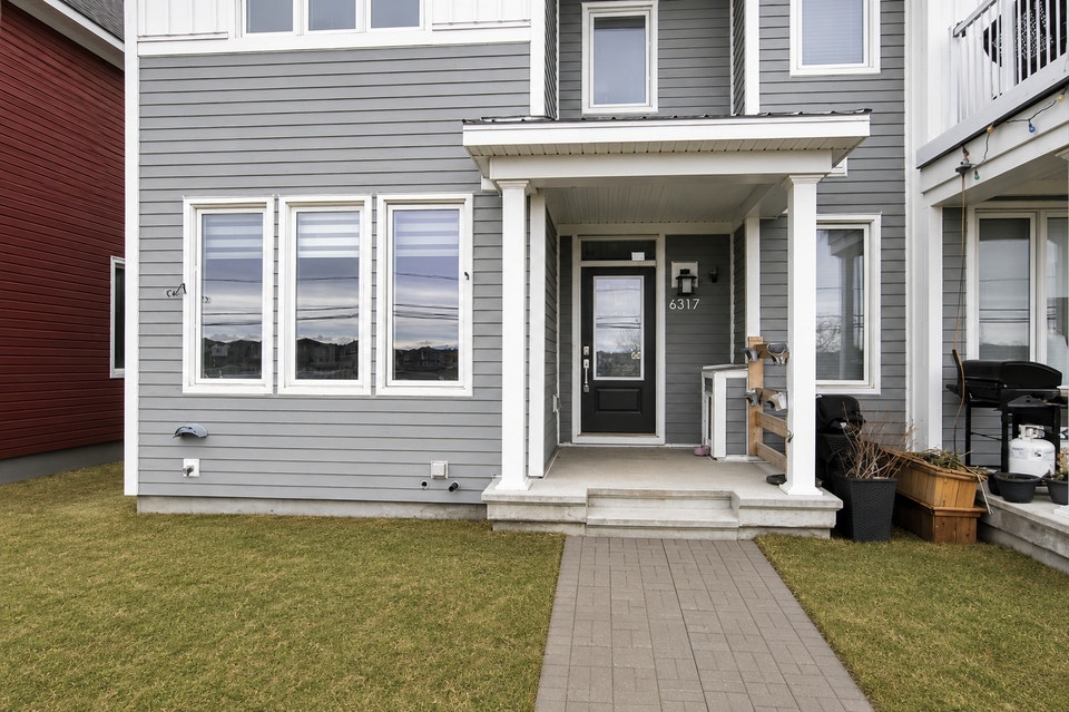 3-Bedroom END-UNIT Townhome 2