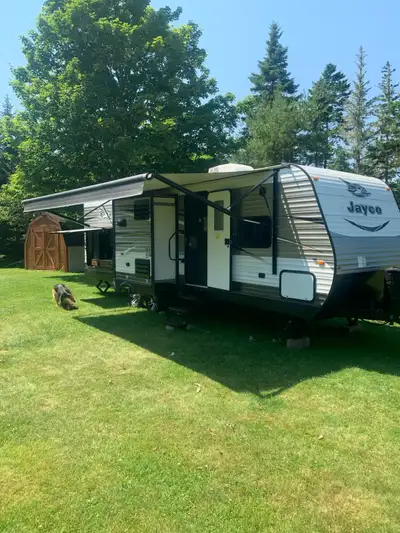 Couples trailer, has been well taken care of . The trailer comes with: Alloy wheels Power Jack Power...